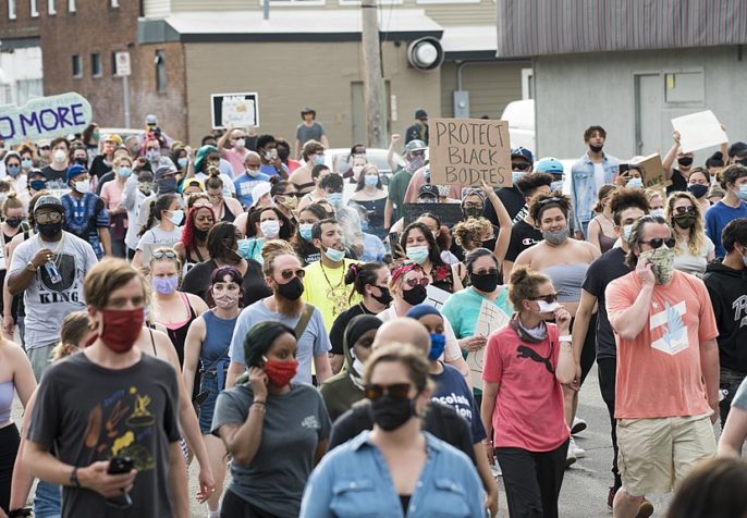 On May 26, 2020, people protested against police violence after the death of George Floyd. Large crowd of protesters in a street. (Photo: Fibonacci Blue/Wikimedia)