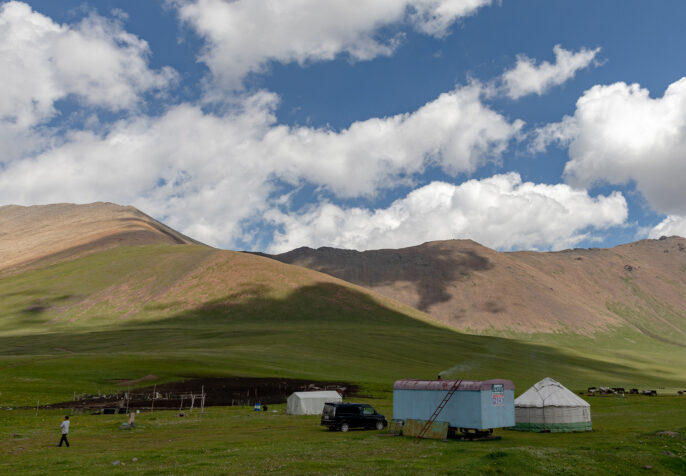 Ala-Bel Pass in Kyrgyzstan. It runs along the road connecting Bishkek and Osh in the Talas Ala Too Mountain Range. (Photo: Ninara/CC)