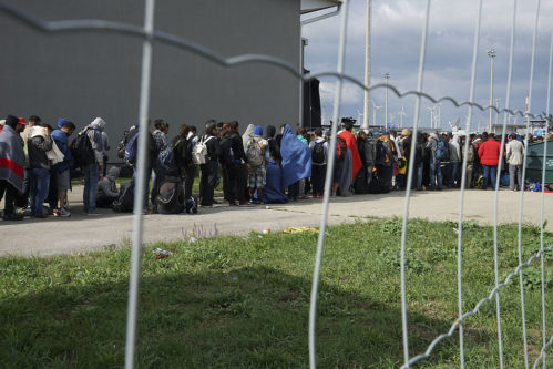 A line of Syrian refugees crossing the border of Hungary and Austria on their way to Germany. Hungary, Central Europe, 6 September 2015. (Photo: Mstyslav Chernov/Wikipedia)