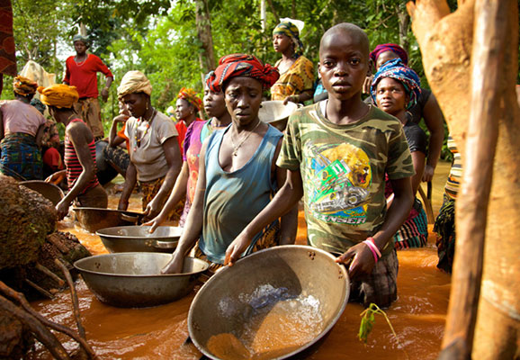 Mining for gold in Sierra Leone (photo credit: EITI)