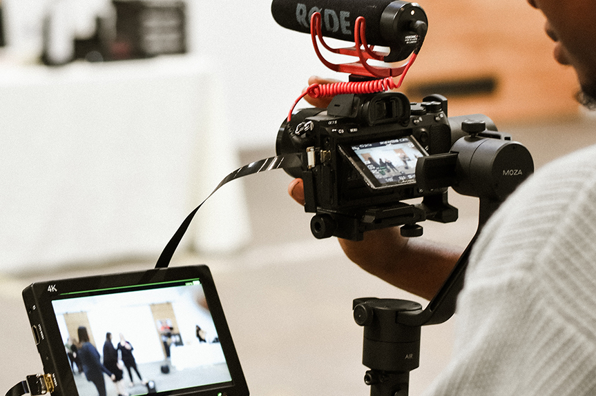 Behind the scenes of videographer Cory of Know Budget Films, Los Angeles (Photo by Allie Smith on Unsplash)