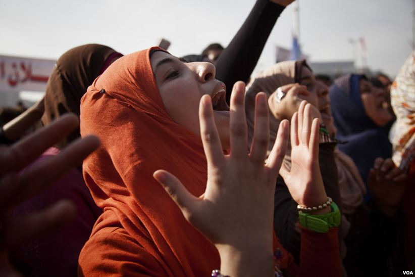 Women’s right to peaceful assembly; Protesters in Tahrir Square calling for the Muslim Brotherhood to leave government, November 30, 2012. (Y. Weeks/VOA)