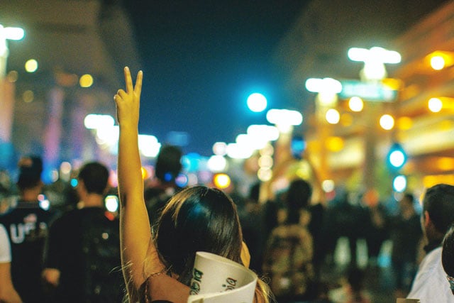 Ecosystems of Change in Civic Space, Women giving peace sign at protest (photo credit: unsplash.com)