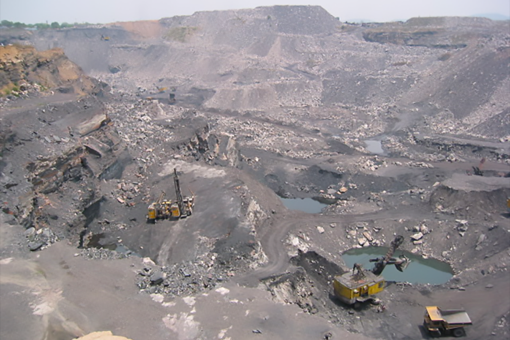 Jharia coalfield, Indian coal mines; Jharkhand; photo credit Wikimedia Commons, taken from https://commons.wikimedia.org/w/index.php?curid=47537417