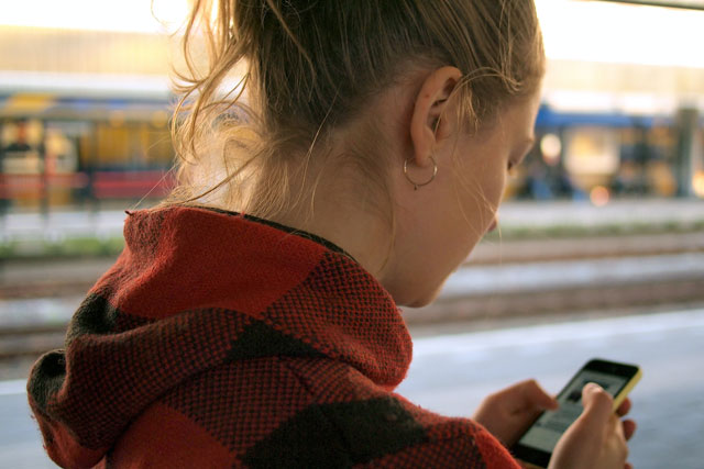 girl on phone (credit: unsplash.com)