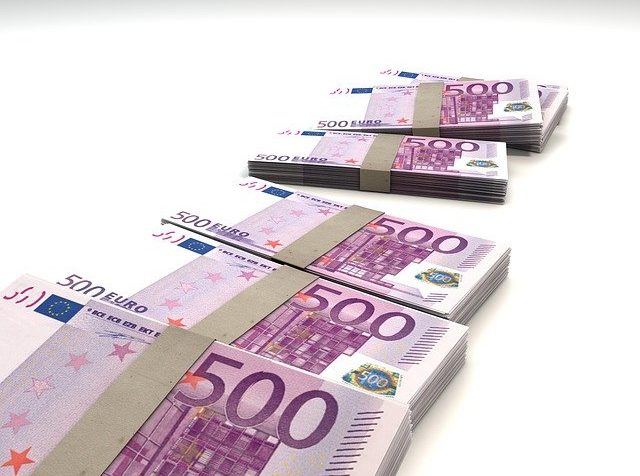 euro bills (photo credit: pixabay.com)