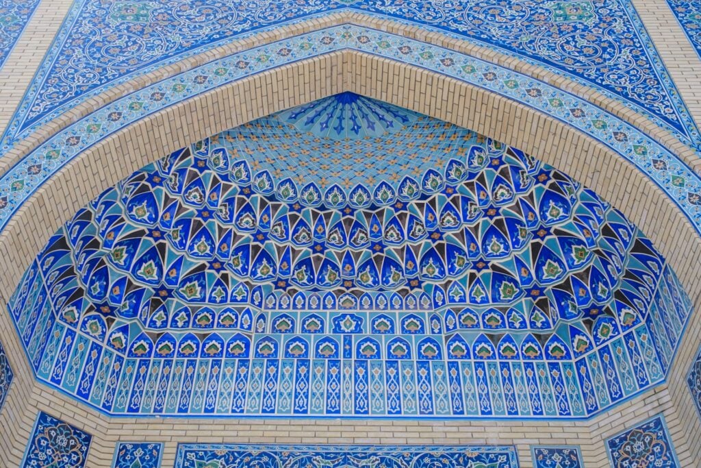 Mosaic in building in Uzbekistan. Photo by Far Chinberdiev via Unsplash