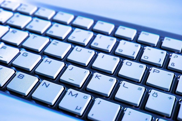 white computer keyboard (photo credit: pixabay.com)