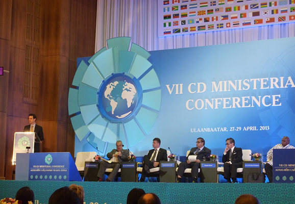 ICNL's Doug Rutzen speaks during the panel on threats against civil society and freedom of expression (Photo Credit: Community of Democracies)